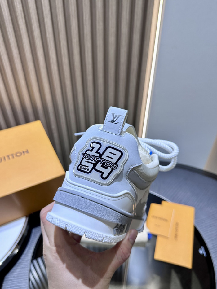 L0VT SNEAKER