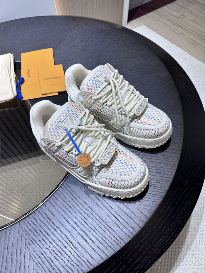 L0VT SNEAKER