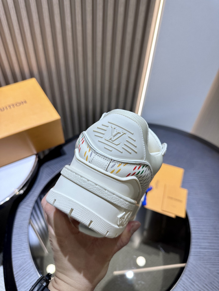 L0VT SNEAKER