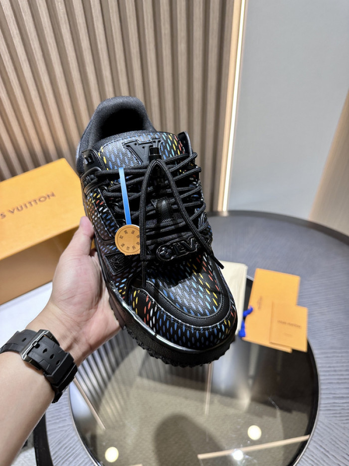 L0VT SNEAKER