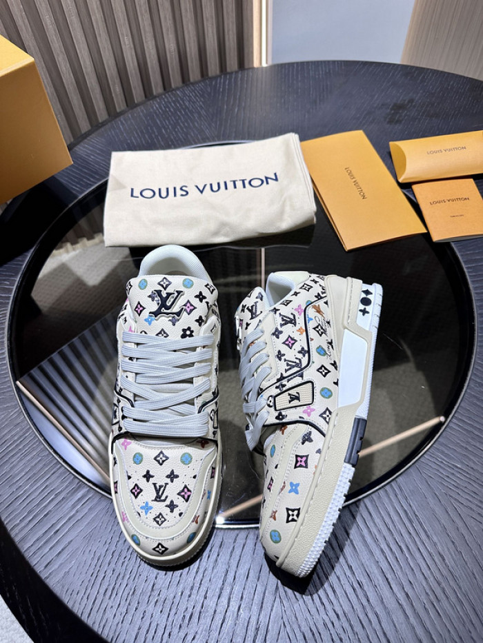 L0VT SNEAKER