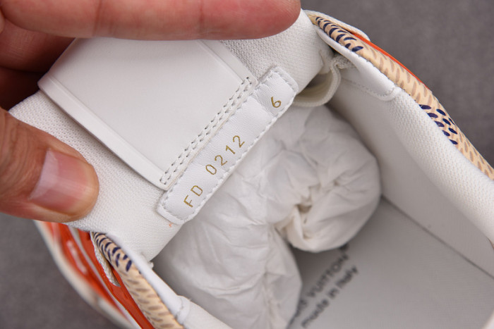 L0VT SNEAKER