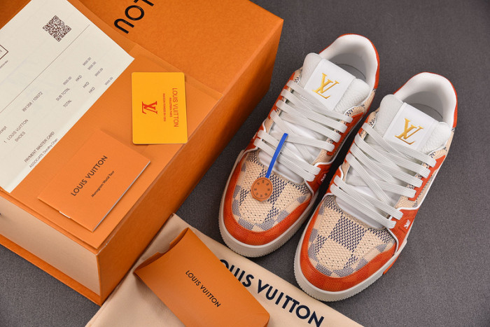 L0VT SNEAKER