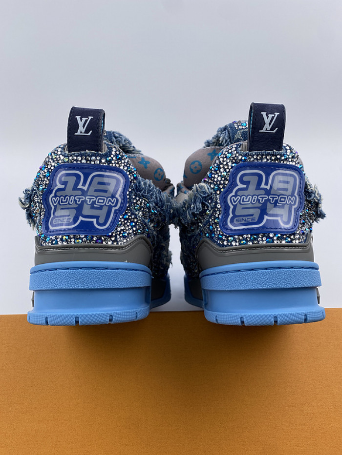 L0VT SNEAKER