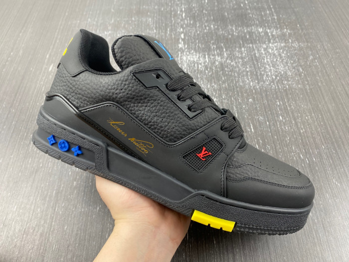 L0VT SNEAKER
