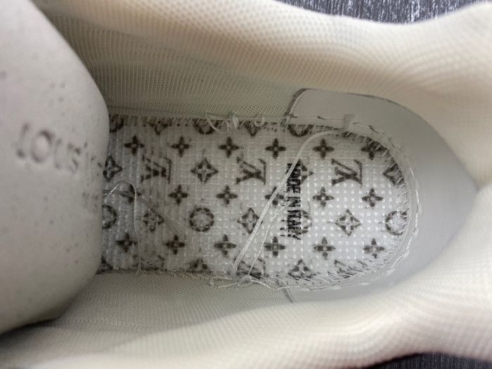 L0VT SNEAKER