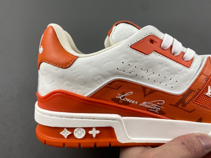 L0VT SNEAKER