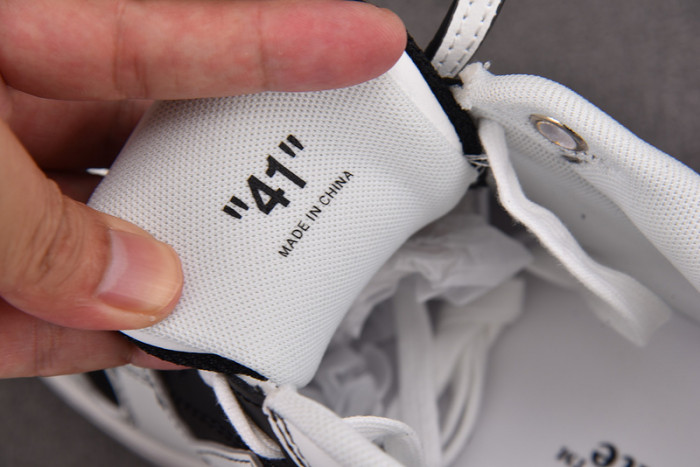 OFW SNEAKER