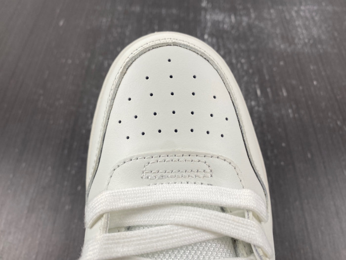 OFW SNEAKER